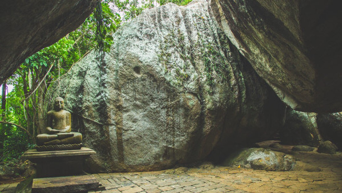 Yatagala Rock Temple - Rocks, Peace and Art